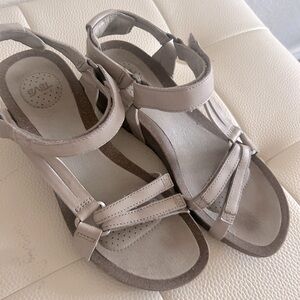 Teva sandal size 7.5